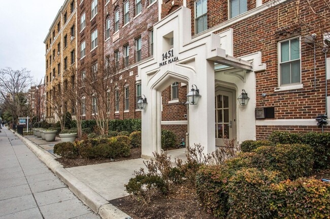 Building Photo - Bright Two-Bedroom in Columbia Heights