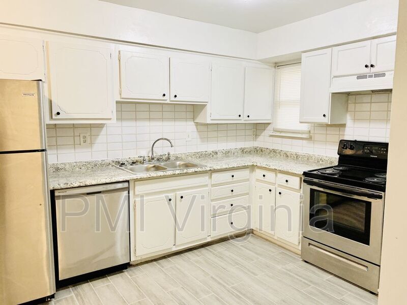 Primary Photo - 1399 E Tanners Creek Dr