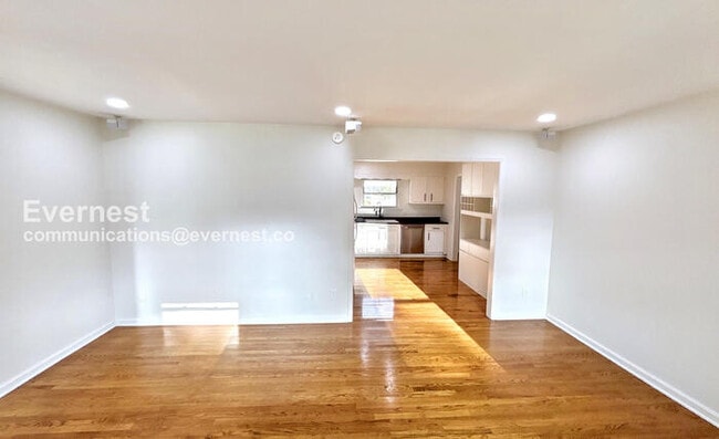 Foto del edificio - 7339 Brookside Dr