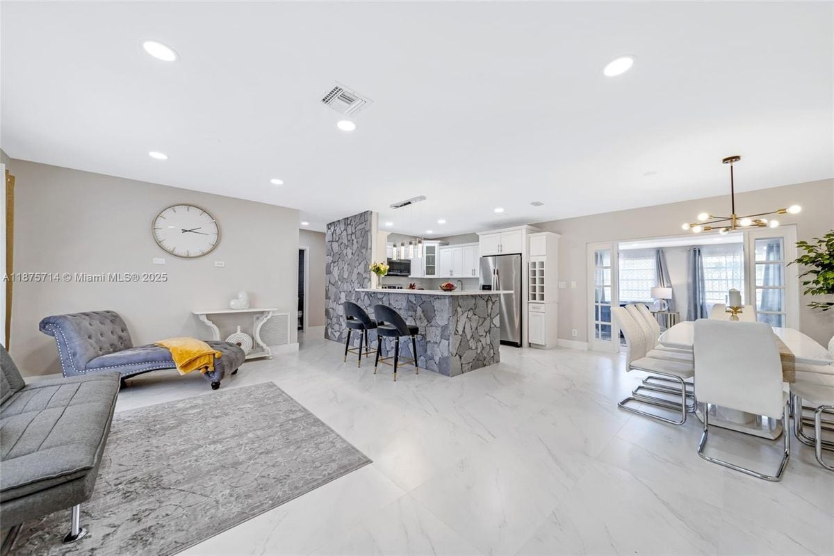 Foto principal - 241 Oceanic Ave