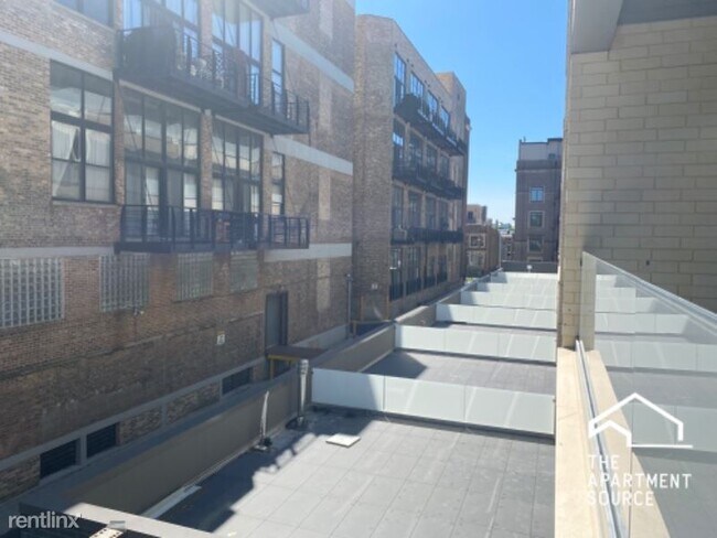 Foto del edificio - 2 br, 2 bath Apartment - 1956 N Fairfield Ave