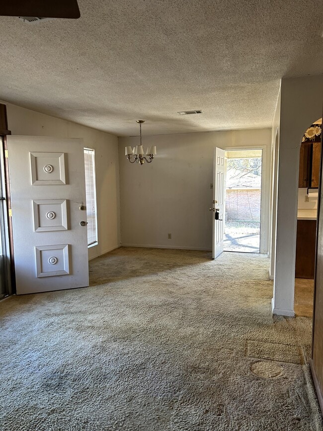 Building Photo - 204 S Hazel St