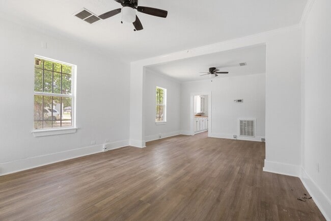 Building Photo - 843 Culebra Rd