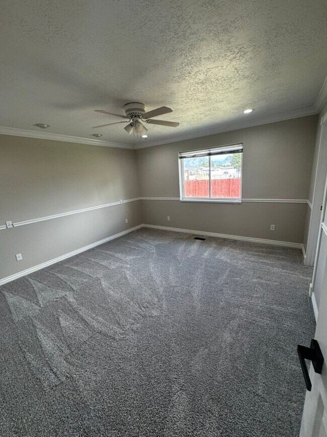 Building Photo - 1598 N 500 W