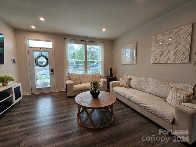 Foto del edificio - 4748 Chastain Ave
