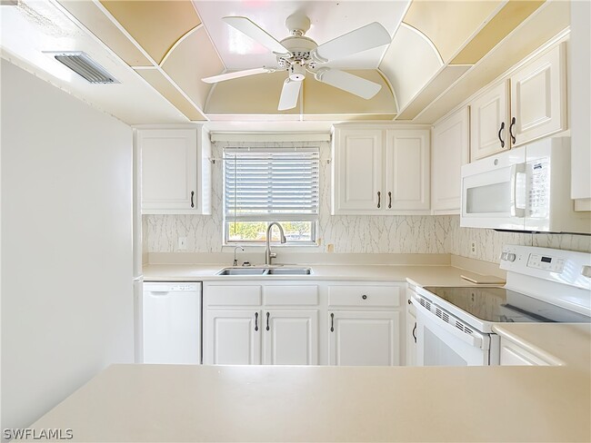 Foto del edificio - 5635 Rattlesnake Hammock Rd