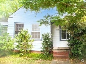 Building Photo - 305 N Boundary St