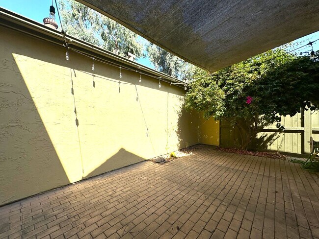 Foto del edificio - Mira Mesa - Single-Story Detached Condo w ...