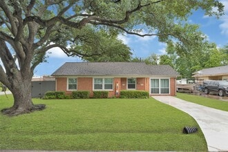 Building Photo - 501 Jerry St