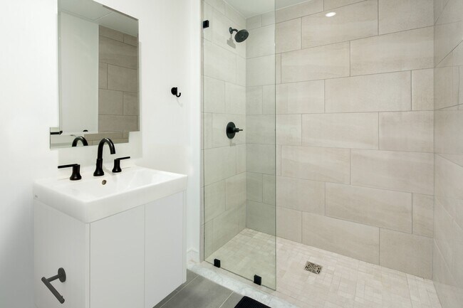Foto del edificio - Miles at Harvard (Coliving)