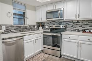 Foto del edificio - 9831 Walnut St