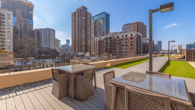 Foto del edificio - 33 W Delaware Pl