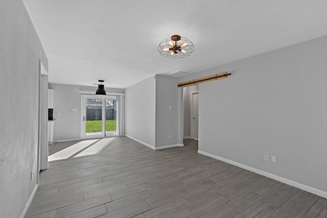Building Photo - 6705 Sherwood Dr