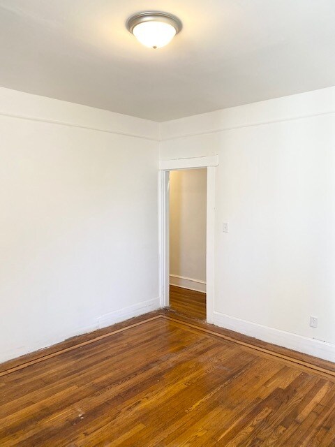 Building Photo - 667 E 237th St