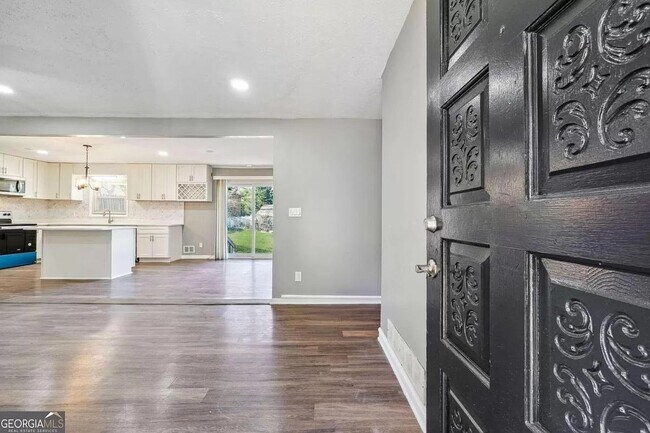 Photo - 2419 Greenway Dr House