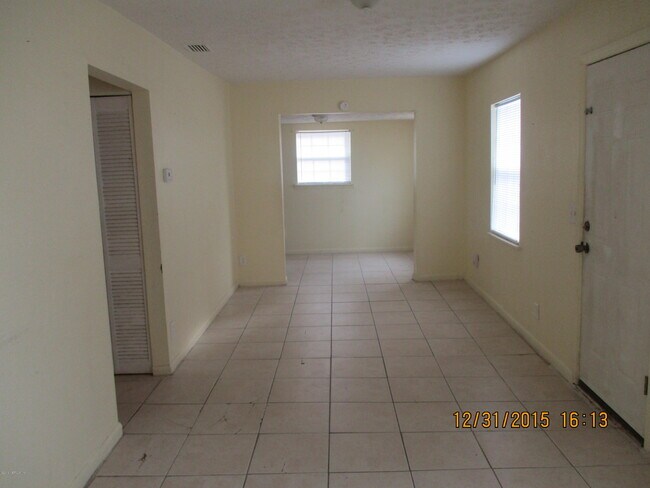 Foto del edificio - 253 Jackson Ave N