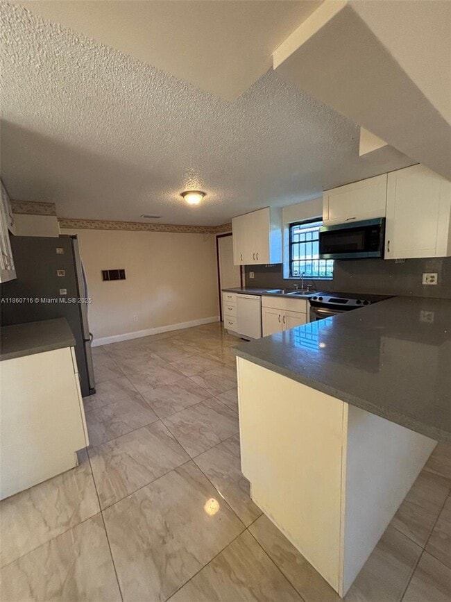 Foto del edificio - 2812 SW 115th Ave