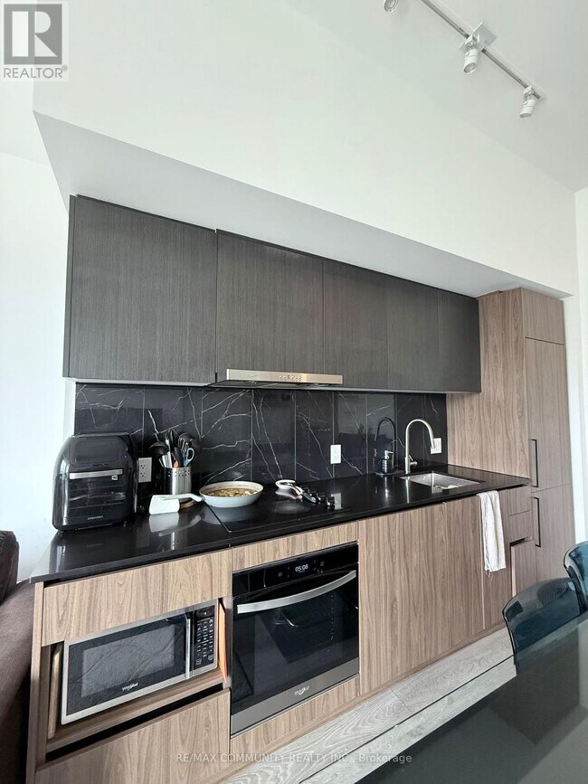 Photo du bâtiment - 1100 Sheppard Ave W