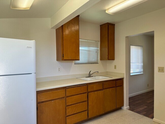 Building Photo - 510 S. Thornburg St.