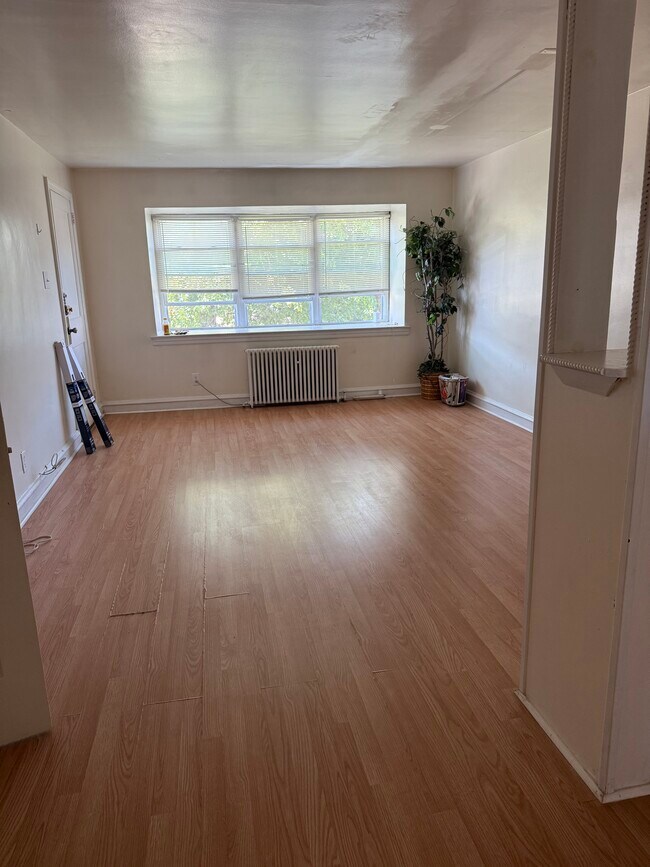 Sala de estar - 1338 E Mount Pleasant Ave