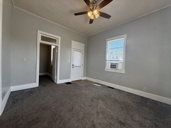 Building Photo - 2 Bed House w/ Ramp Access and Fenced in Back Yard + Walk In Shower