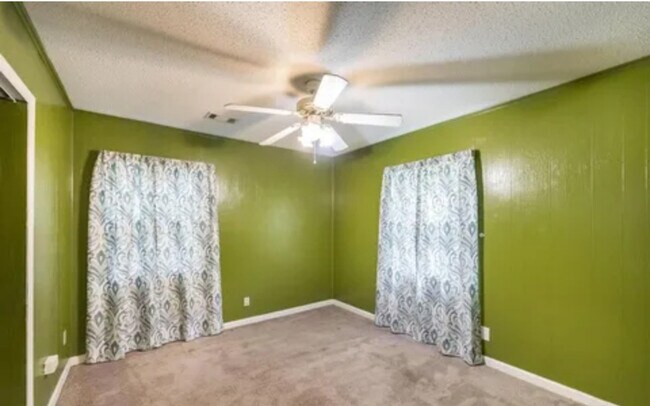 Foto del edificio - 1553 Hurley Cir