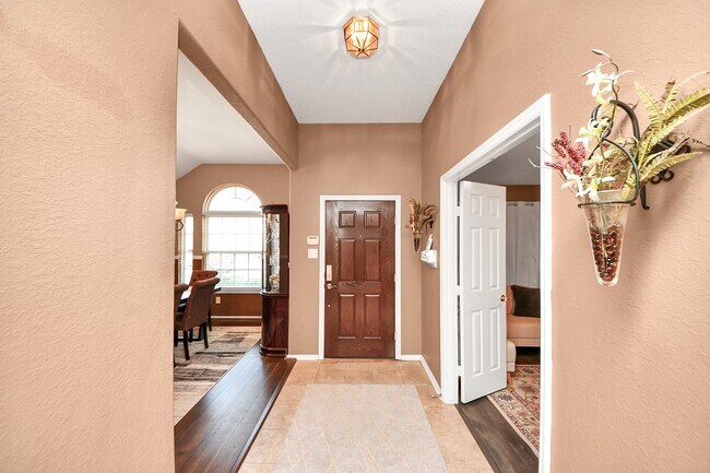 Foto del edificio - 8714 7 Pines Ln