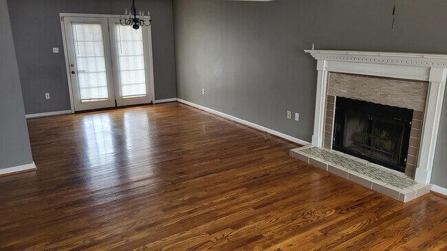 Building Photo - 301 Anthony Dr