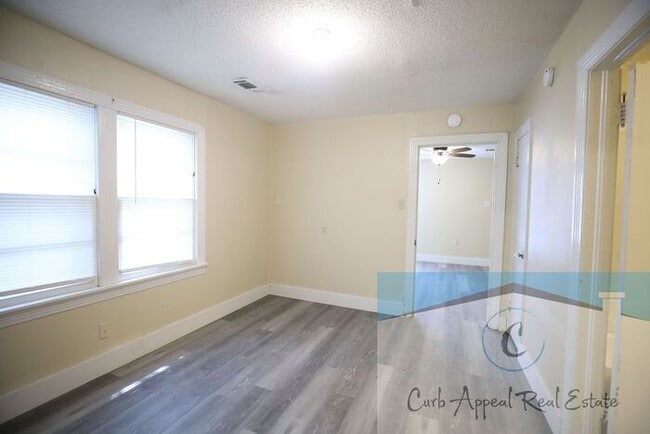 Building Photo - 1 bed / 1 bath apartment - $800