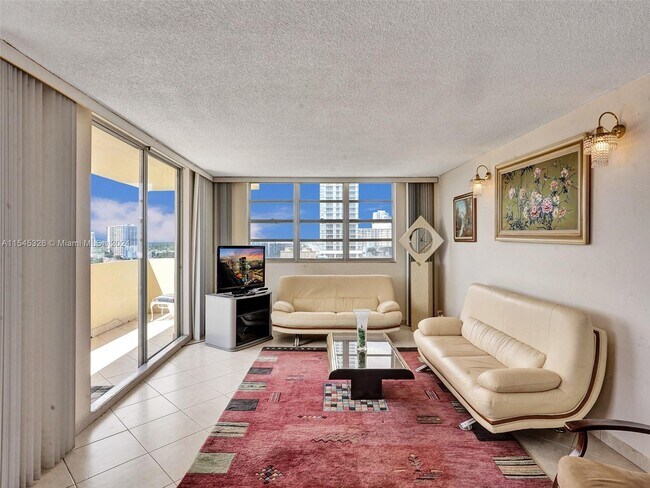 Building Photo - 1833 S Ocean Dr