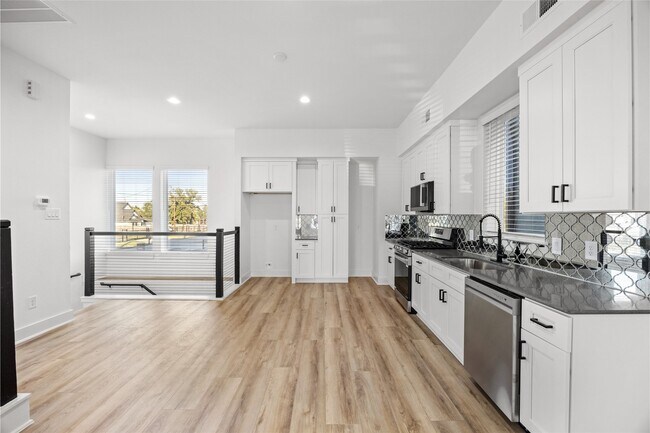 Building Photo - 14105 Faith Frst Dr