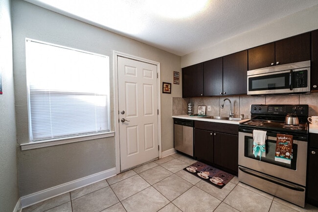 Building Photo - Boston Creek