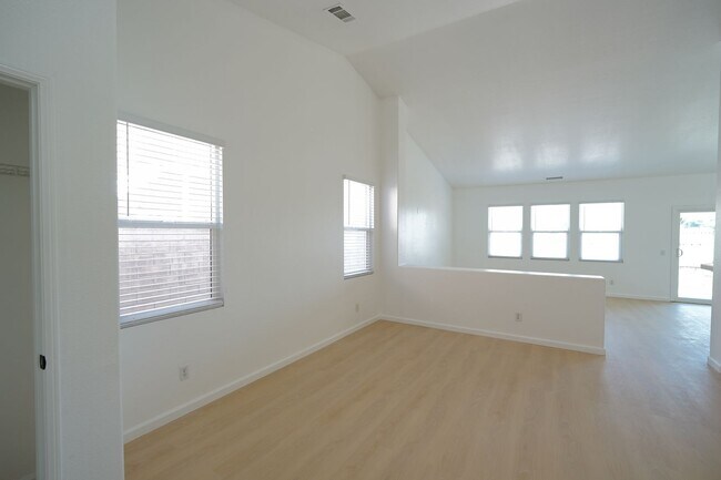 Foto del edificio - Beautiful 3 Bed / 2 Bath Moreno Valley Home with Garage