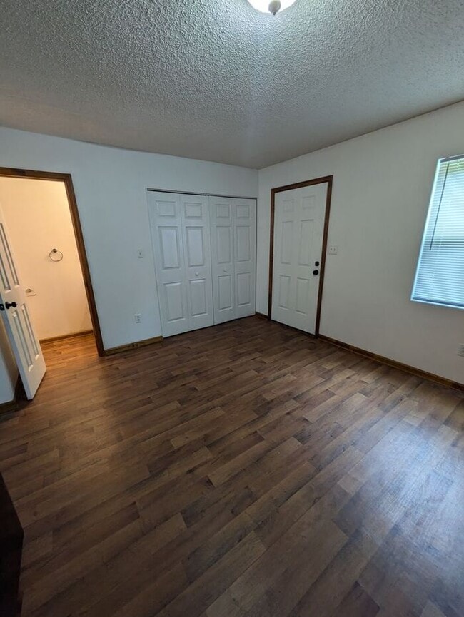 Building Photo - 2BD/1.5BA Unit at Pinecrest Apartments in ...
