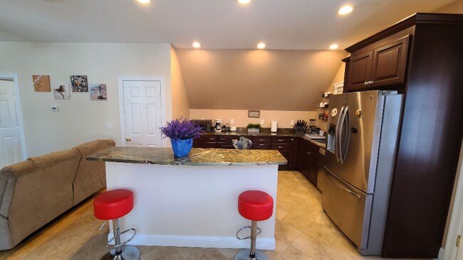Building Photo - 4 Birchview Dr