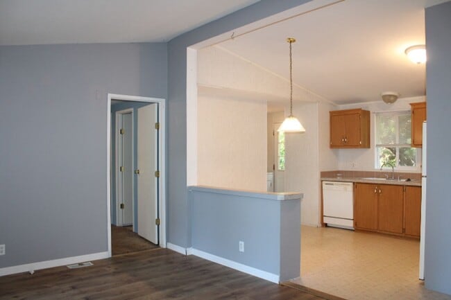 Building Photo - 5266 Sunset Dr