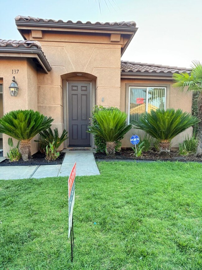 Foto del edificio - Single Story 3 bed home with office for Re...