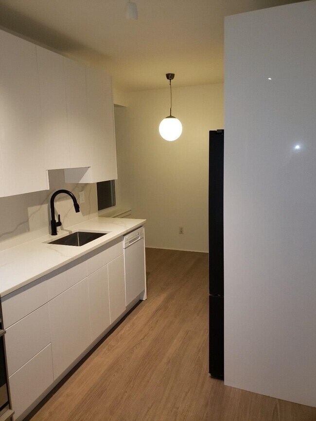 Foto del edificio - 135 Van Wagenen Ave