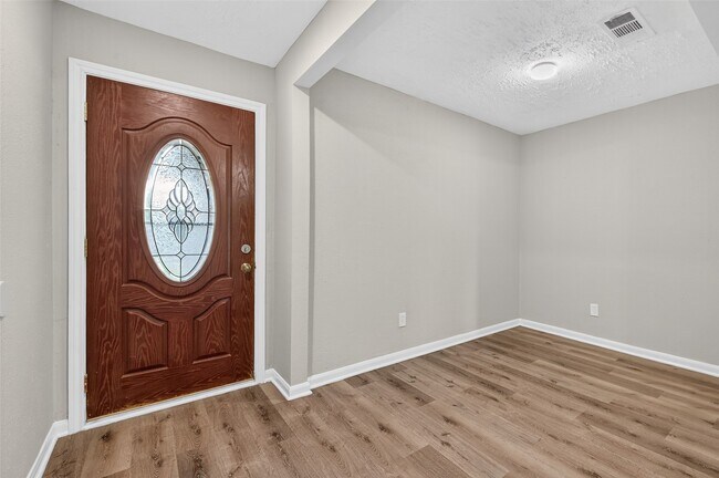 Foto del edificio - 5243 Wickview Ln