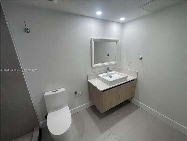 Foto del edificio - 13800 Highland Dr