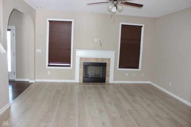 Foto del edificio - 5784 Pebblebrooke Rd