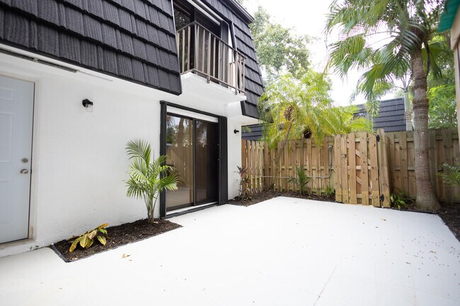 Foto del edificio - 317 Woodland Rd