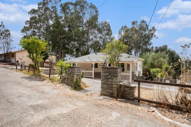 Building Photo - 5250 Sunset Dr