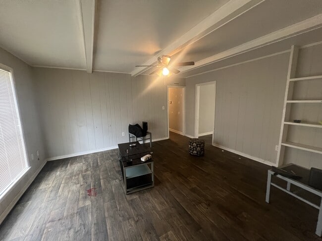 Foto del edificio - 2915 Longwood Dr