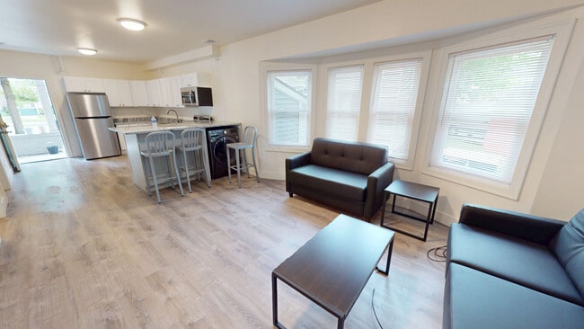 Unit 2 - 1104 Packard St