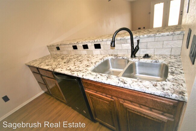 Building Photo - 105 Limestone