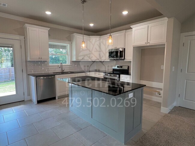 Building Photo - 1052 Silver Birch St