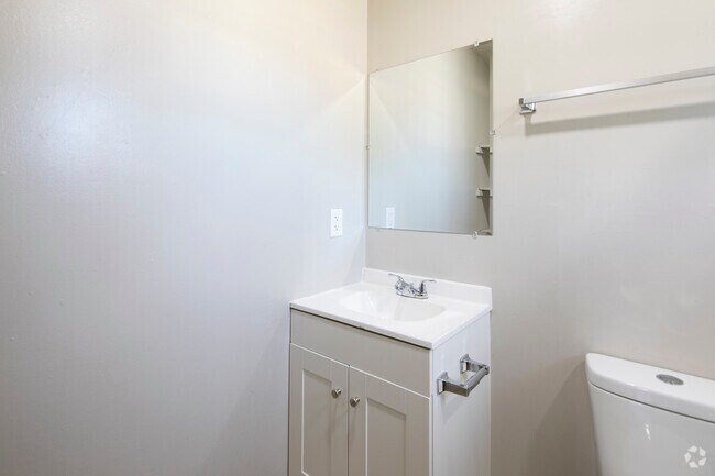 1 habitación, 1 baño, 600 pies cuadrados, baño - Redstone Garden Apartments