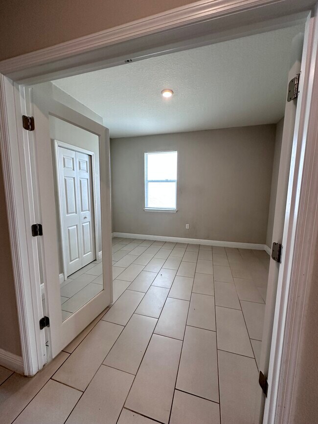 Building Photo - 112 Mangrove Manor Dr
