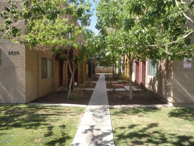 Foto del edificio - 2838 E Tracy Ln